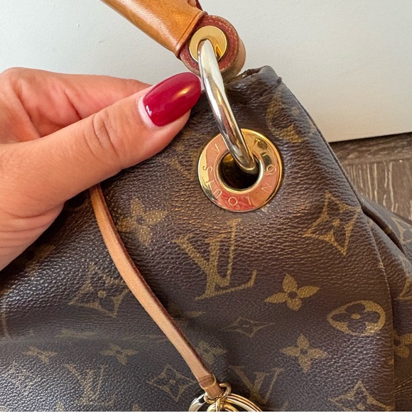 Louis Vuitton Monogram Artsy MM Shoulder Bag - Picture 4 of 16